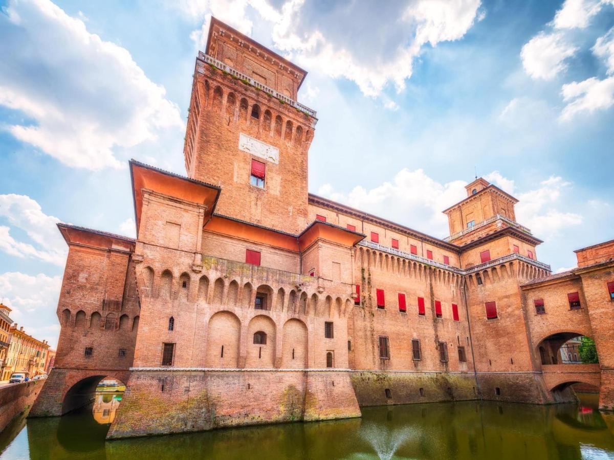 Casa Duchesse Al Castello Apartment แฟร์รารา ภายนอก รูปภาพ