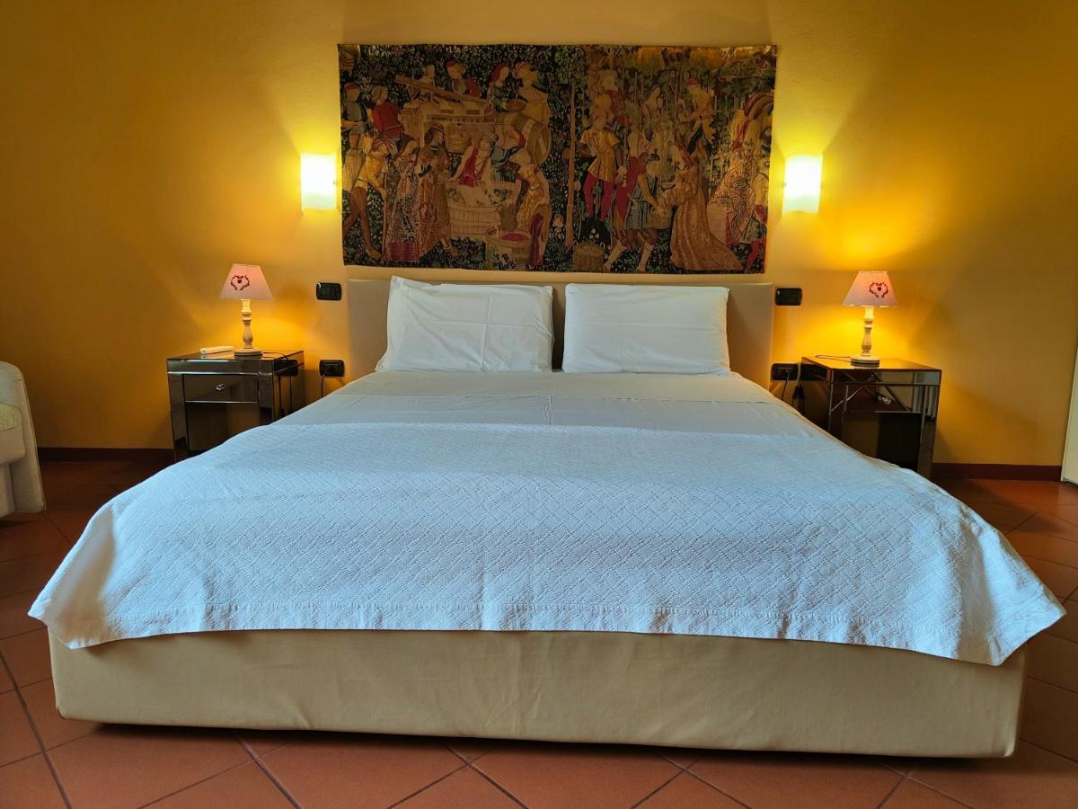 Casa Duchesse Al Castello Apartment แฟร์รารา ภายนอก รูปภาพ