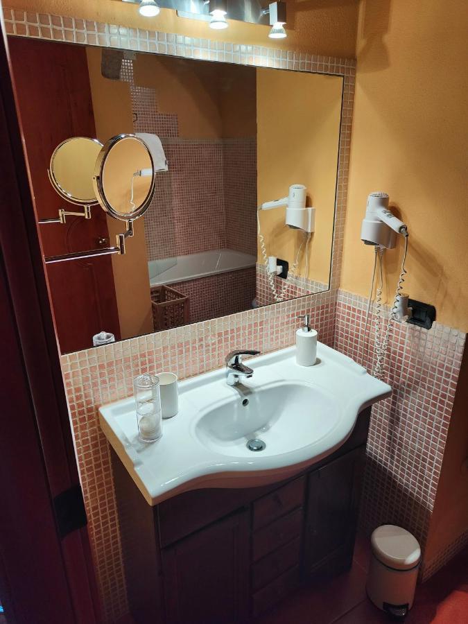 Casa Duchesse Al Castello Apartment แฟร์รารา ภายนอก รูปภาพ