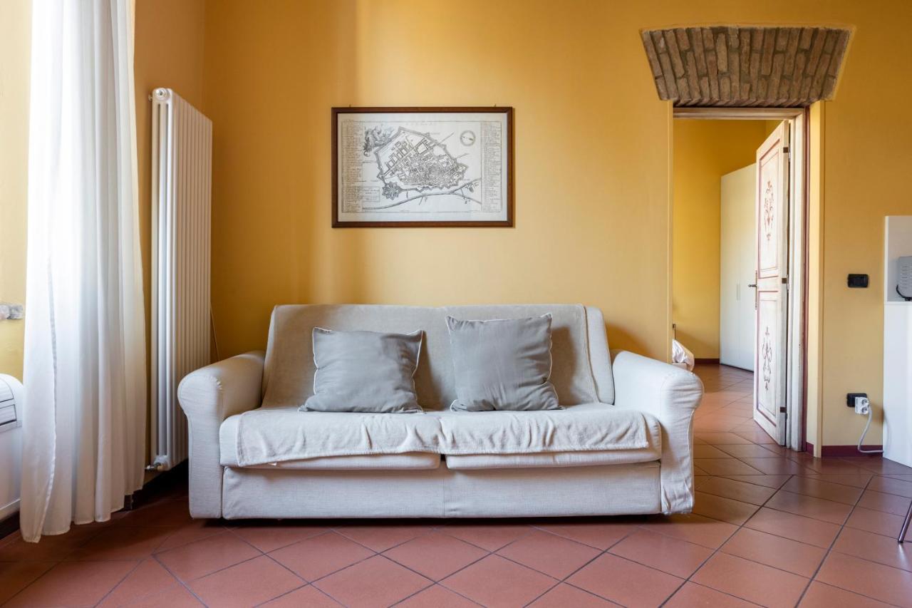 Casa Duchesse Al Castello Apartment แฟร์รารา ภายนอก รูปภาพ