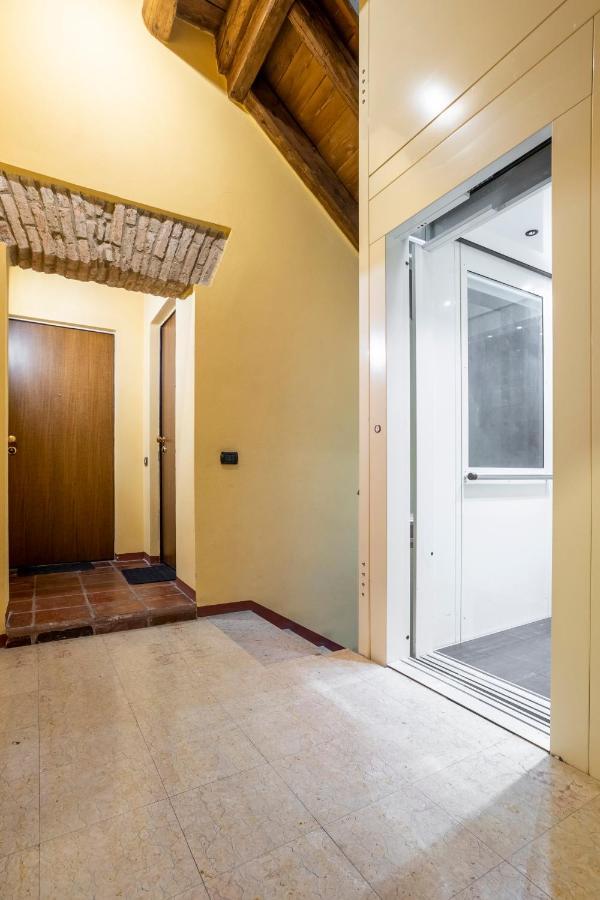 Casa Duchesse Al Castello Apartment แฟร์รารา ภายนอก รูปภาพ