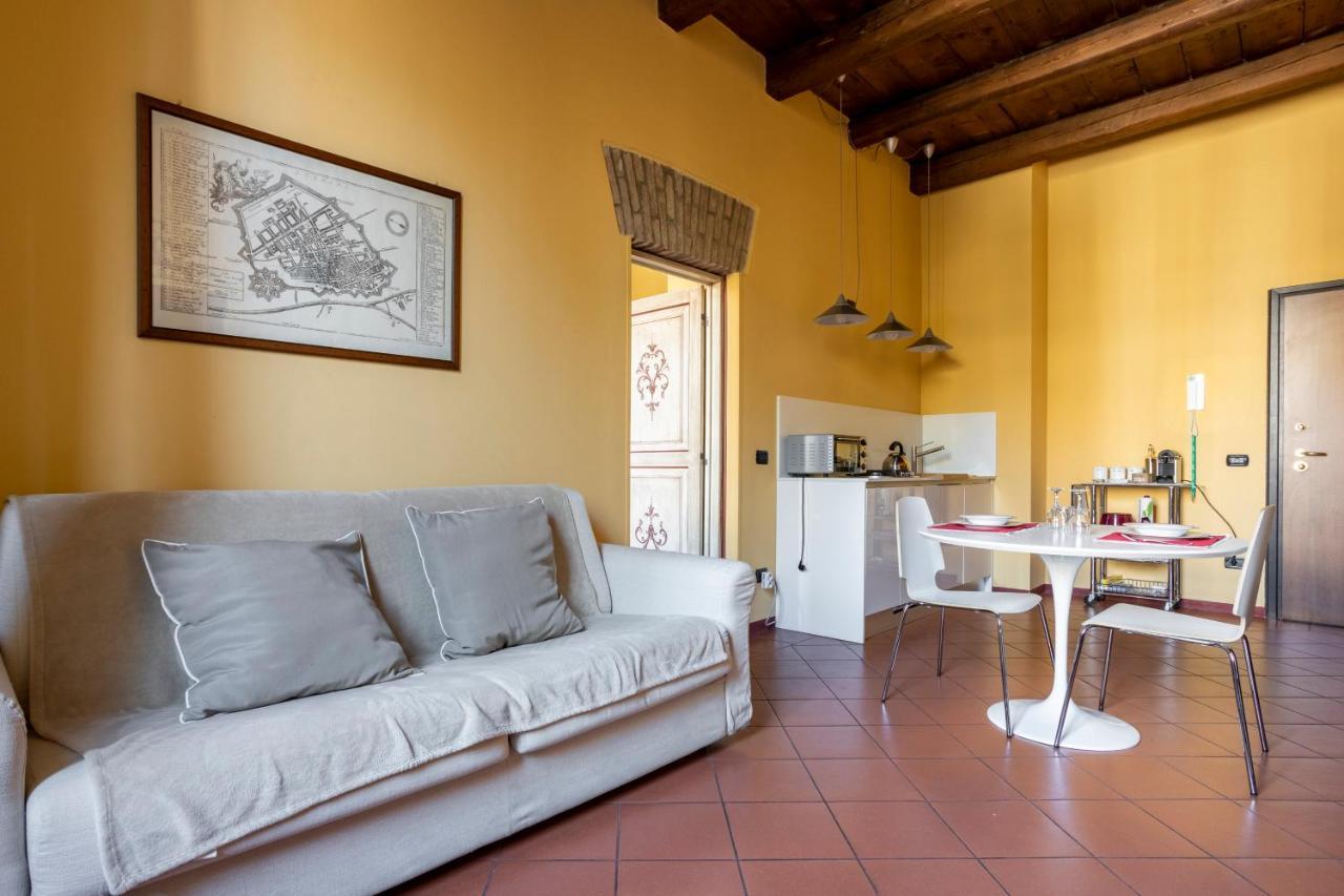 Casa Duchesse Al Castello Apartment แฟร์รารา ภายนอก รูปภาพ