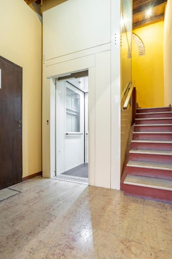 Casa Duchesse Al Castello Apartment แฟร์รารา ภายนอก รูปภาพ