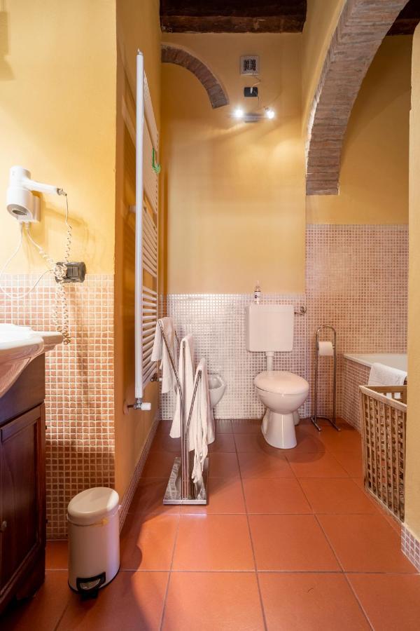 Casa Duchesse Al Castello Apartment แฟร์รารา ภายนอก รูปภาพ